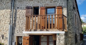 Montrol Sénard  Maison de village